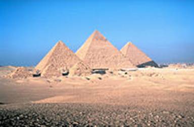 As grandes pirâmides de Gizé, única antiga maravilha do mundo ainda existente