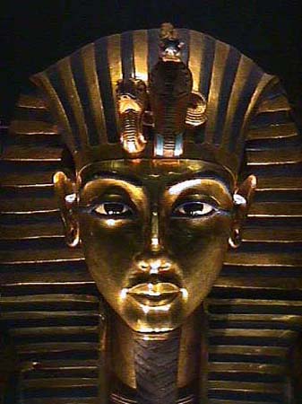 mascara mortuaria de tutankamon.jpg
