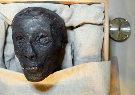 rosto de tutankamon mumificado.jpg