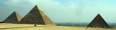 Pirâmides de Quéops, Quéfren e Miquerinos (da esquerda para a direita).